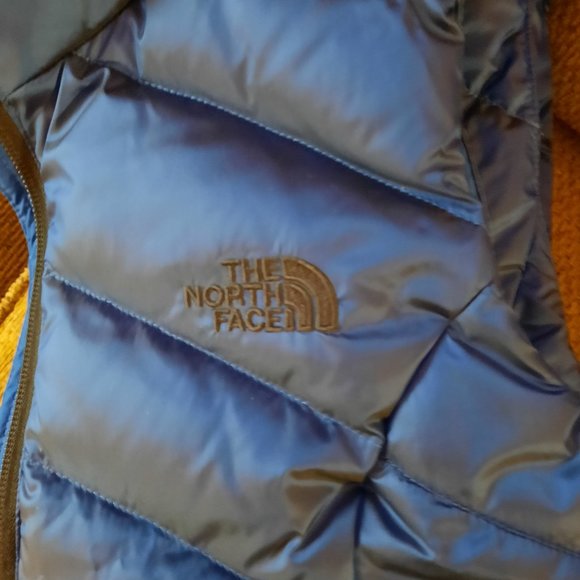 XS The North Face VEST zip front  LIKE NEW - Picture 3 of 5